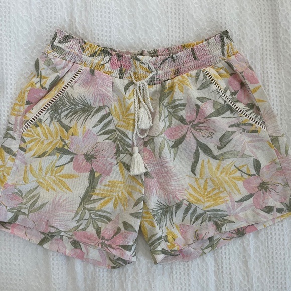 Linen Blend Tropical Print Shorts - Picture 14 of 16